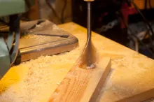 Spade drill - Spade drills makes it possible to drill large holes even with a simple handheld drill.